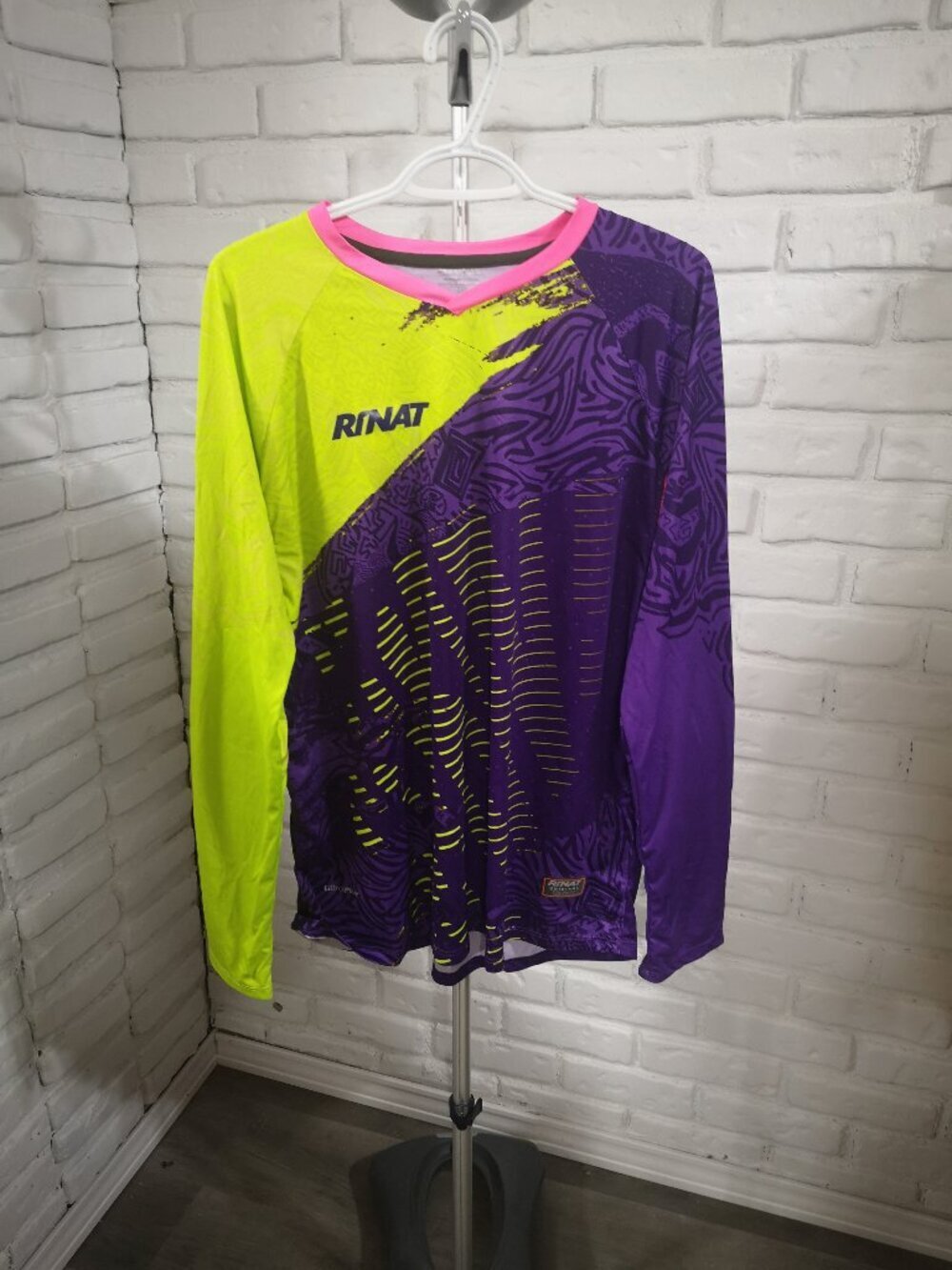 Rinat Etnik Men's Size XL Lime Purple w/ Pink V-neck Goalkeeper Light Jersey